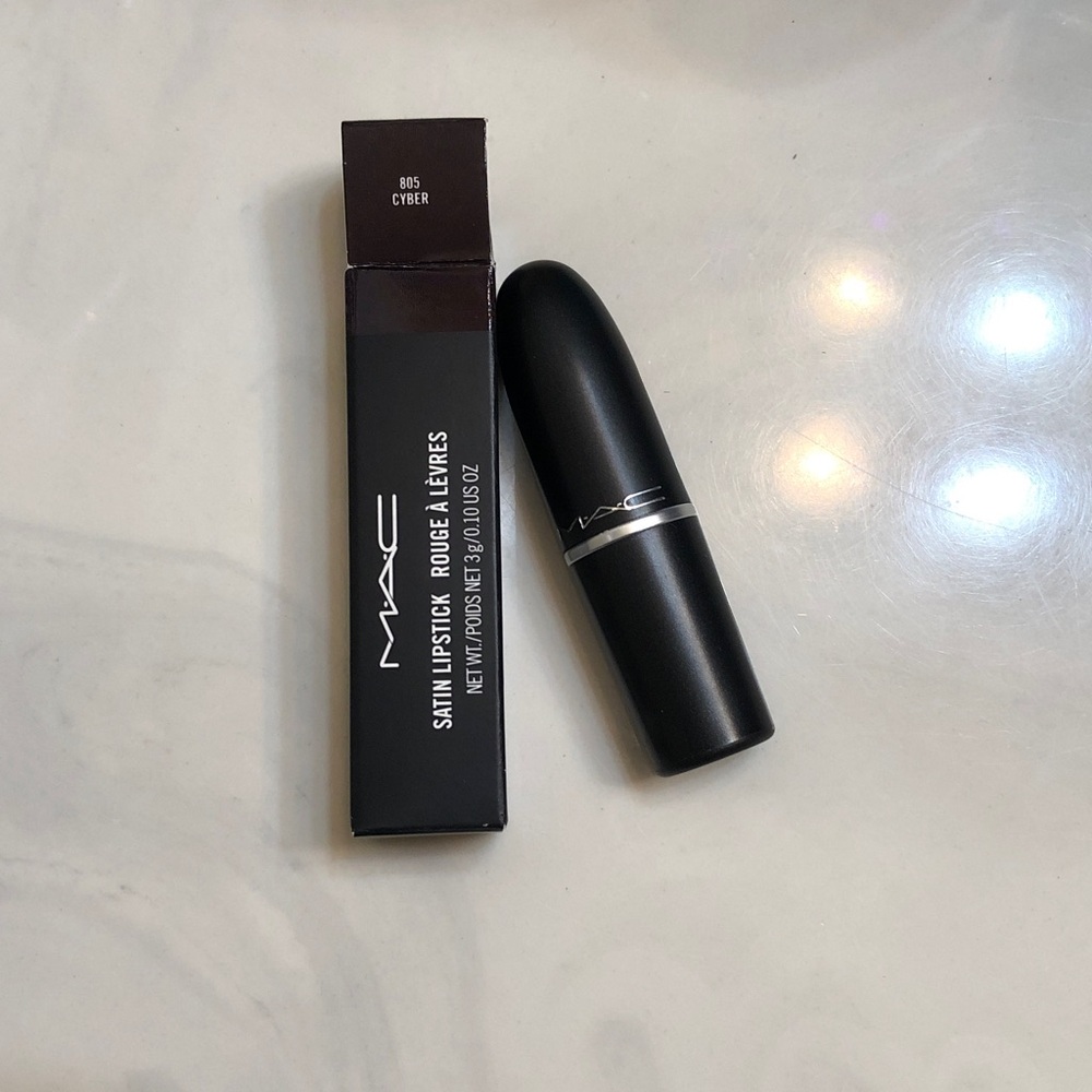 MAC Satin Lipstick Shade 805 Cyber 3g Discontinued Shade NEW With BOX - Picture 2 of 11
